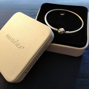 Pandora bracelet with Charms (19cm circumference)